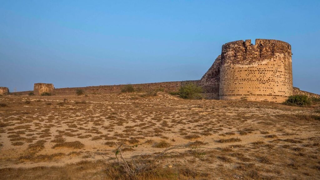 Lakhpat Fort — The Ghost Town Beside the Sacred Lake